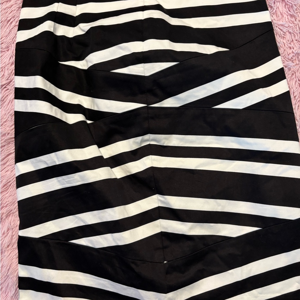 White House Black Market Monochrome Striped Pencil Skirt